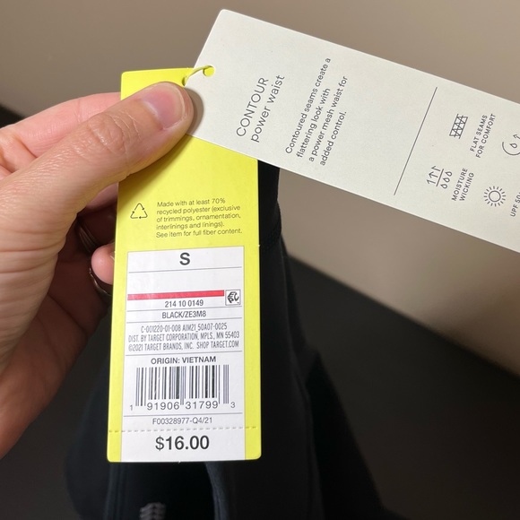 NWT All in Motion Contour Power Waist Mid Rise Shorts - Picture 8 of 11